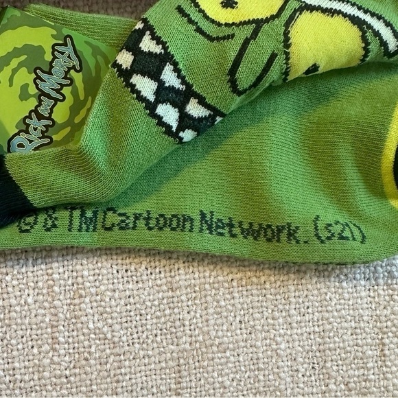 New CARTOON NETWORK Pickle Rick and Morty Socks Old Navy Men 10-13 Shoe 8-12 NWT - Picture 5 of 8